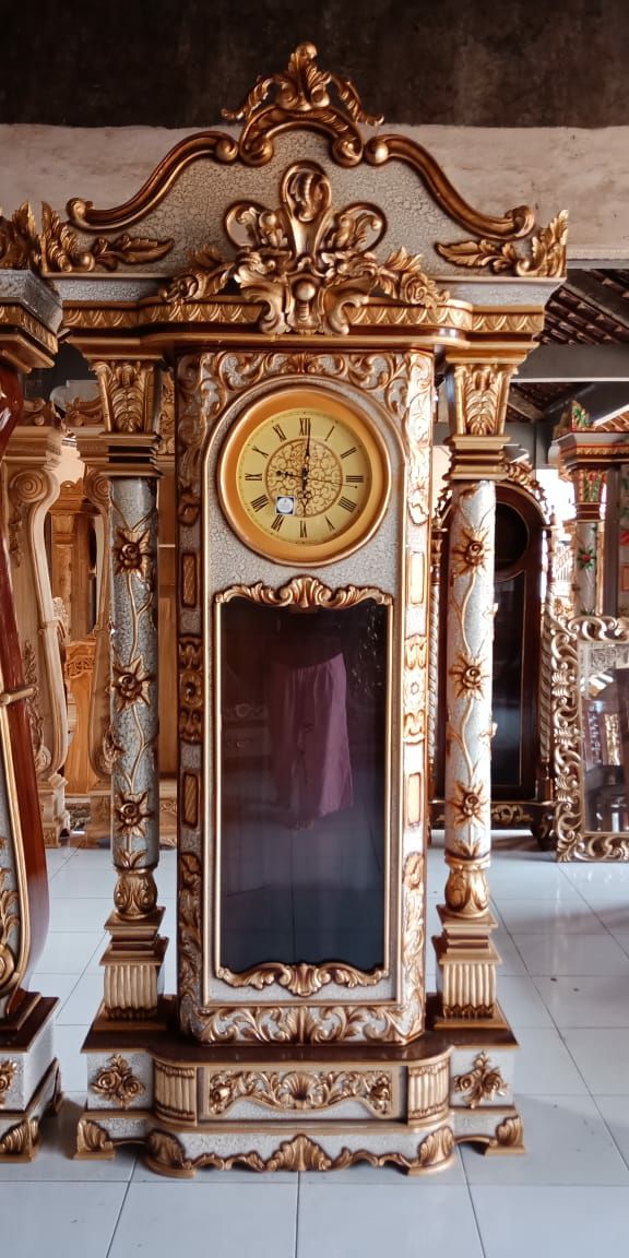 Jam Lonceng Hias Mewah Bentuk Almari Bahan Kayu Jati Produksi Pengrajin Jepara