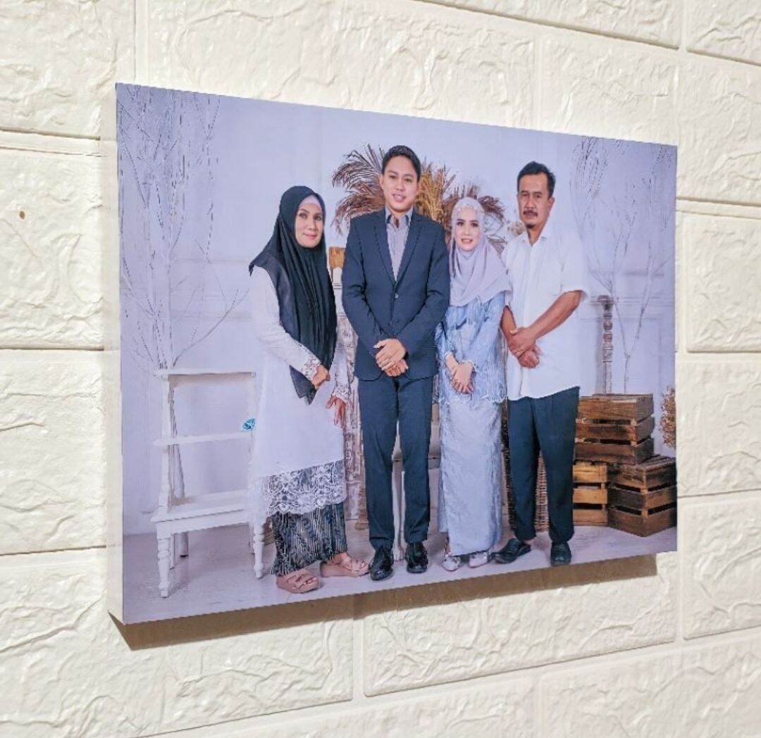 CETAK FOTO 20R BESAR SUDAH DI BINGKAI BESAR BAYAR DITEMPAT