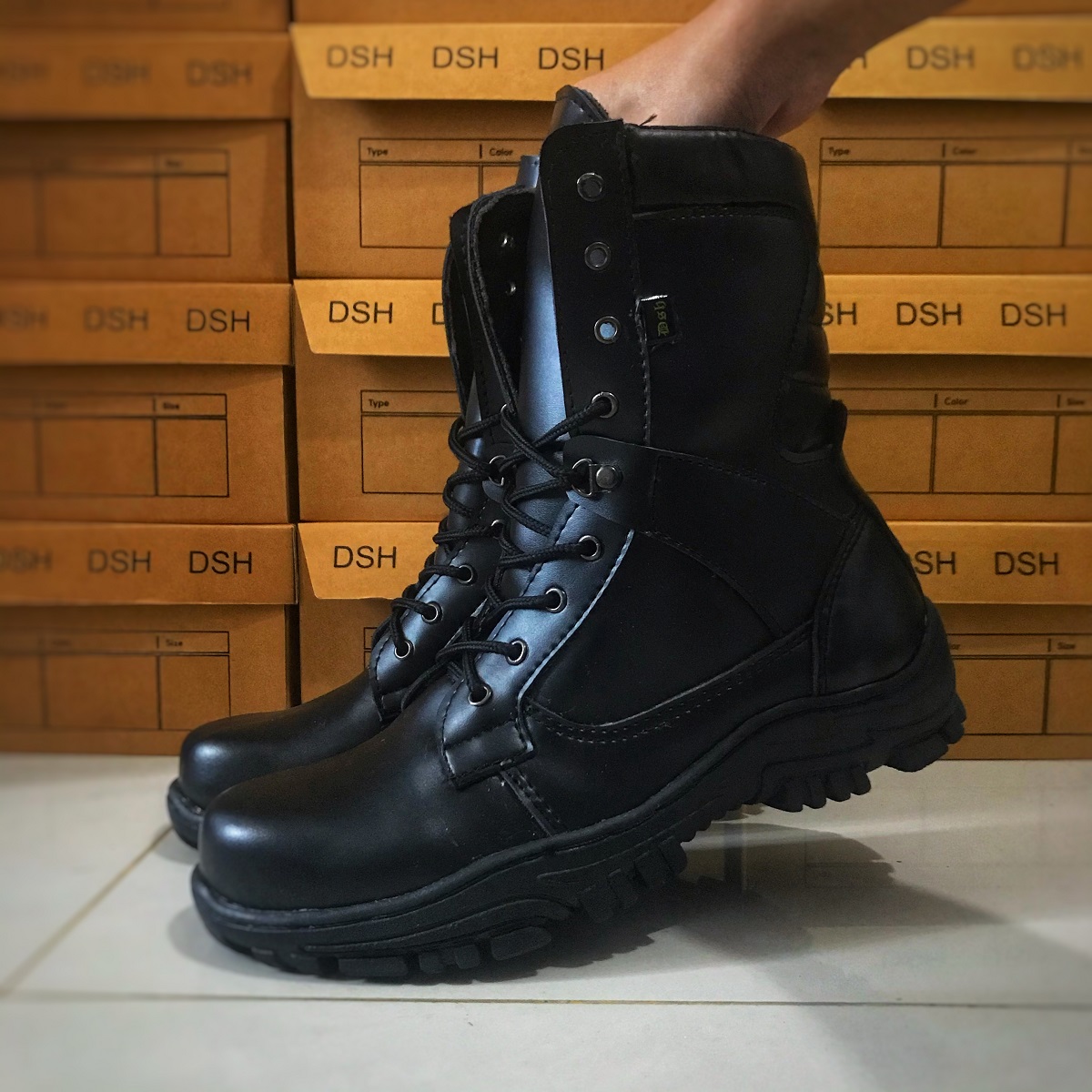 SEPATU BOOTS PRIA SEPATU SAFETY PDL PRIA SEPATU TURING SEPATU MOTOR SEPATU MILITER SEMI BOOT TINGGI HARGA TERJANGKAU sepatu boots pria sepatu safety pdl pria sepatu turing sepatu motor sepatu militer semi boot tinggi terjangkau