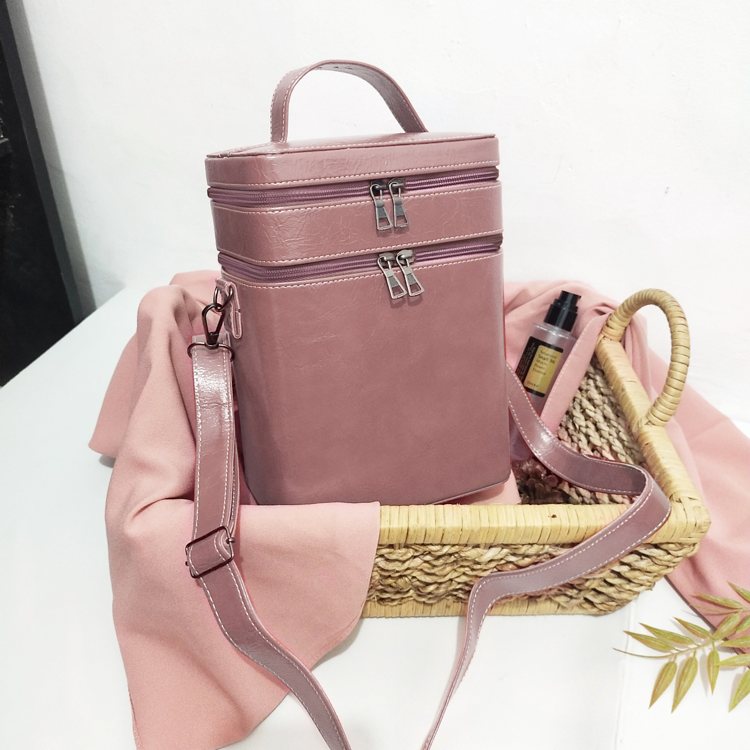 Tas Kosmetik Wanita Pouch Make Up MUA Cewek Beauty Case Susun Polos Tempat Alat Rias Travel Organ...
