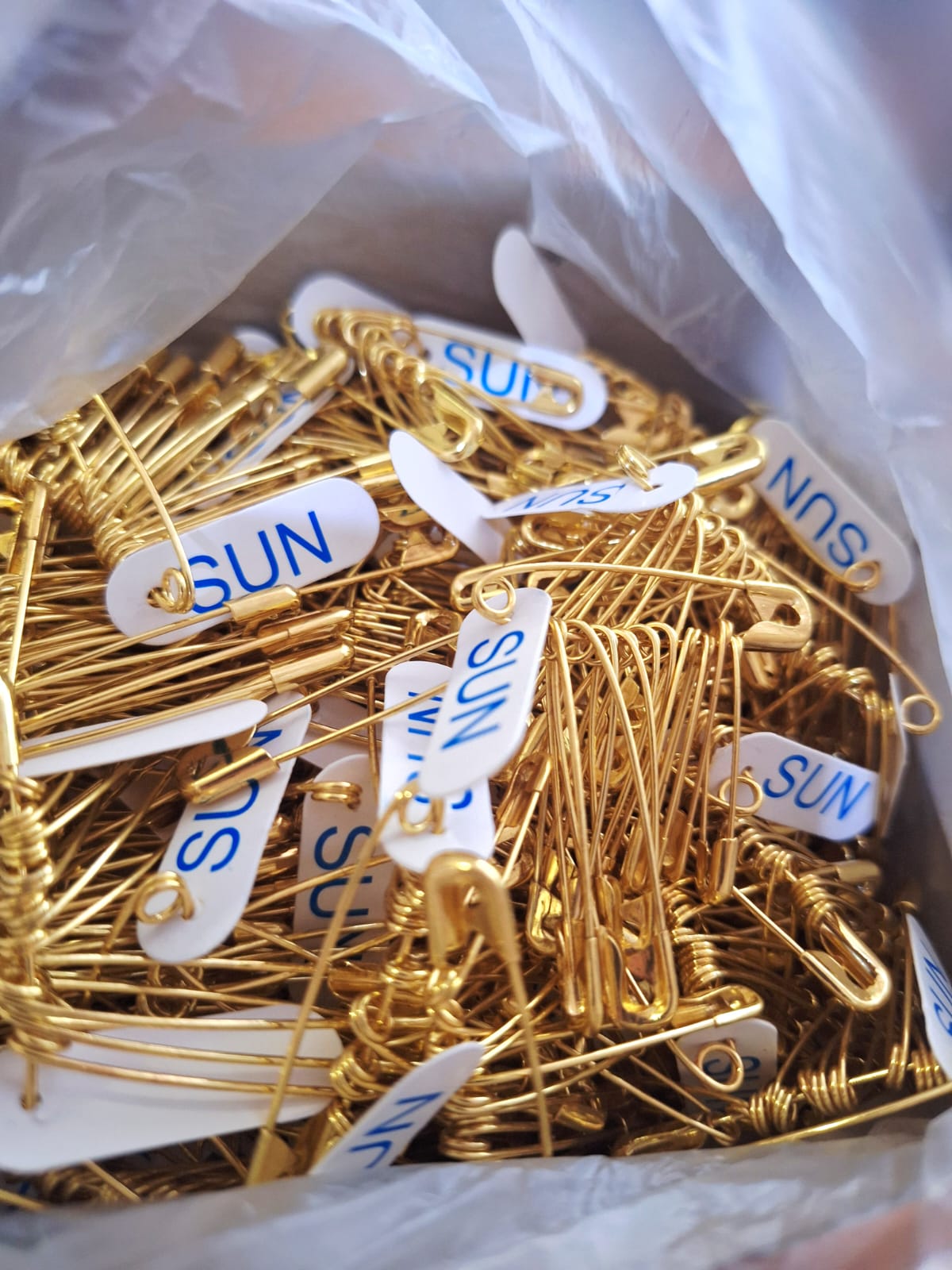 {1 BOX} peniti sun jumbo sedang campur ukuran silver Dan gold peniti baju stainlessteell grosir