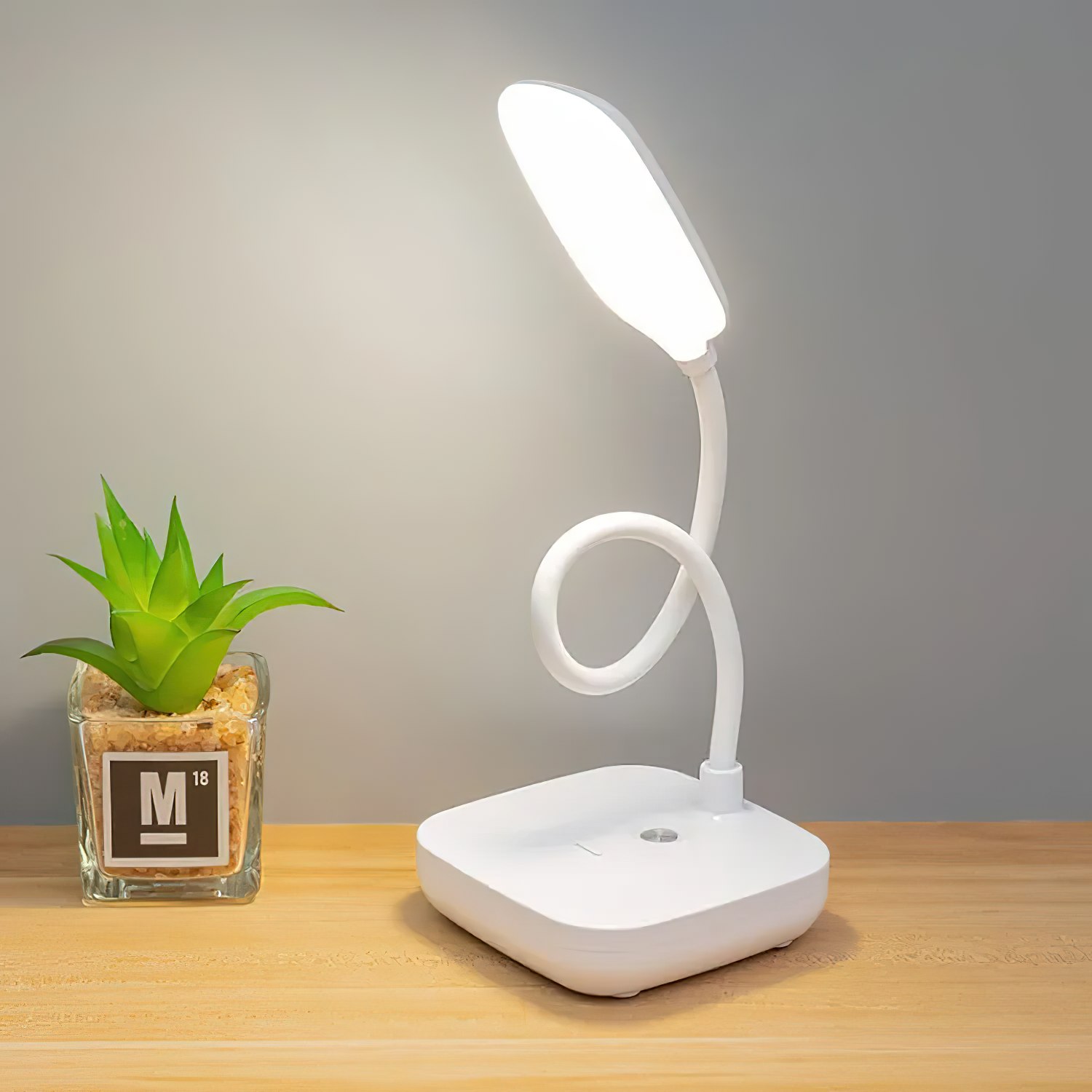 Lampu Belajar Lampu Meja LED Cahaya Terang Dengan Holder Elastis Free USB - 6615