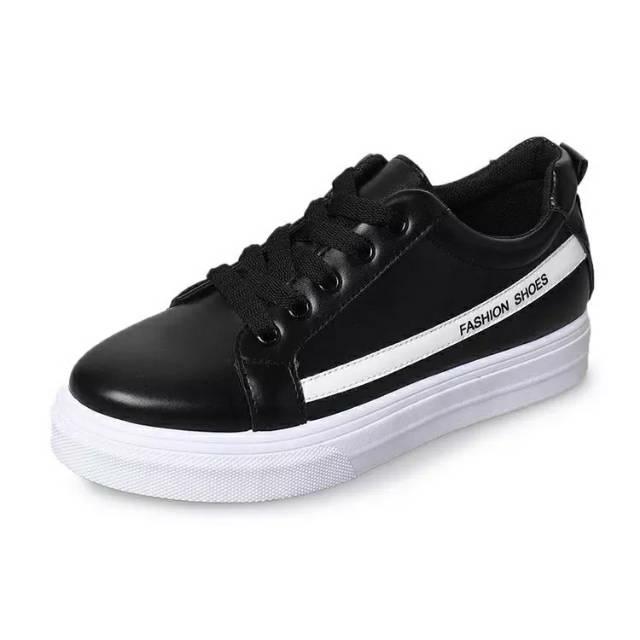 Sepatu wanita / sepatu hitam list putih/ sepatu sneakers/ sepatu 2019