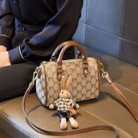Tas selempang silindris bermotif monogram vintage C-070