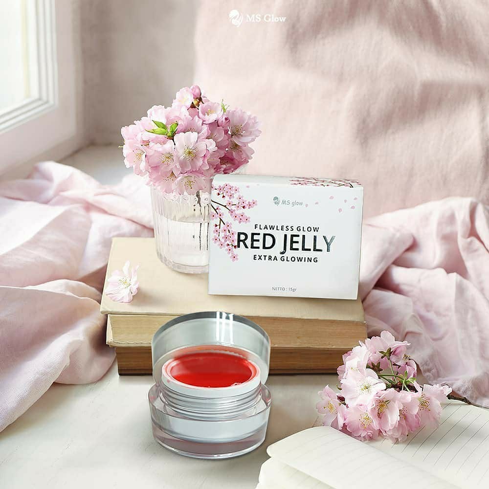 Jellies glow. Red Glow