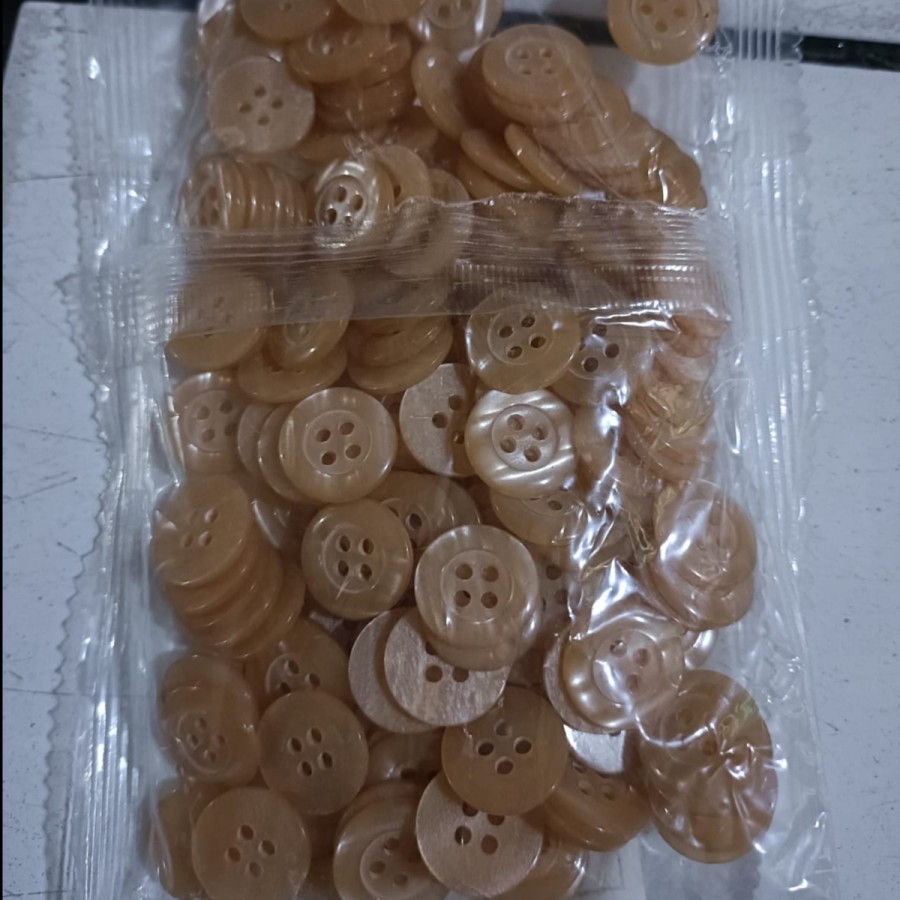 Kancing Safari 15mm 1.5 cm isi 144pcs / kancing baju 4 lobang 15CM