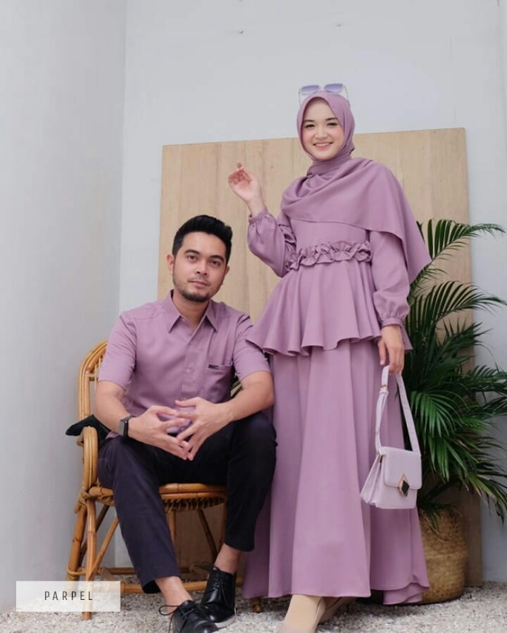 Baju Muslim Modern DALMI COUPLE BO Bahan MOSSCRAPE Dapat GAMIS + KEMEJA Gamis Couple Pasangan Pria Dan Wanita Couple Pasangan Murah Terbaru 2021