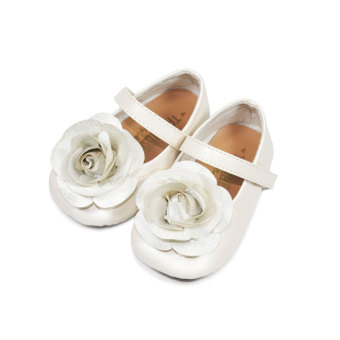 harga sepatu bayi