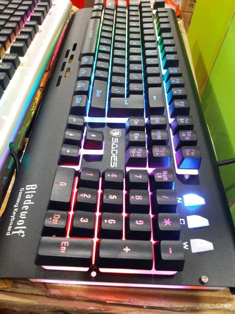 Sades Bladewolf Gaming Keyboard dengan lampu RGB Light and Soundsensor. Spesifikasi : Anti Ghost Sound